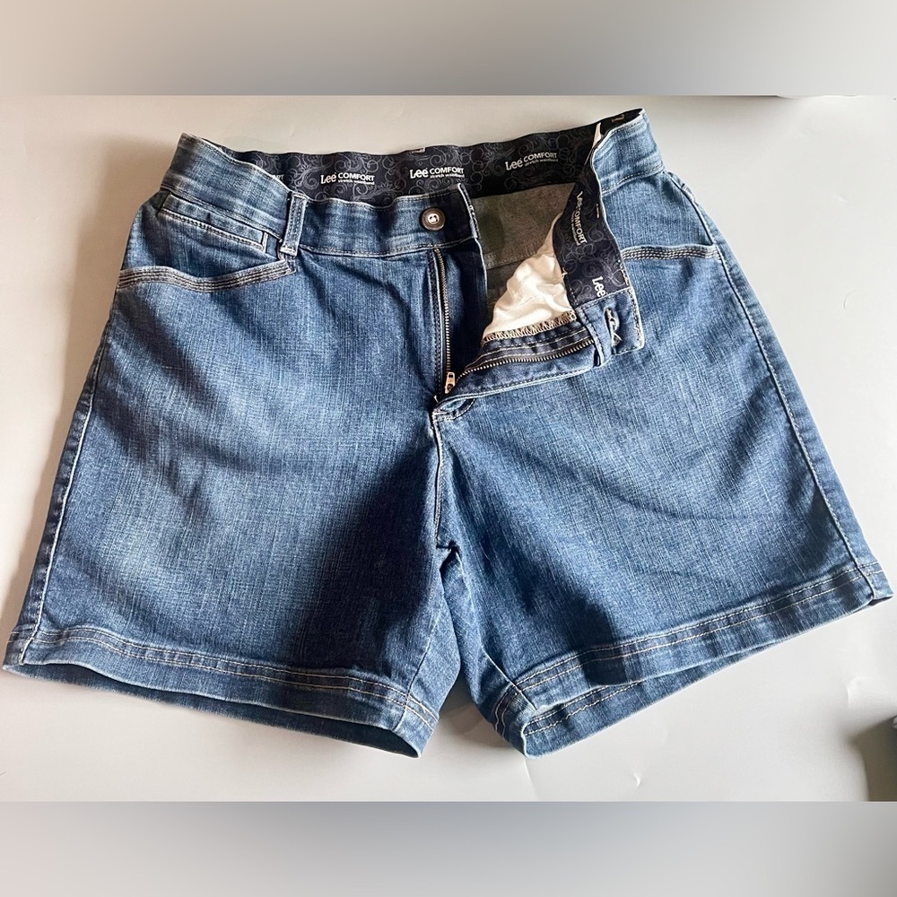 Lee Comfort Stretch Waistband Jean Shorts 12 Medium Flap Botton Pockets Denim - Picture 3 of 5